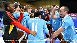 现场观战加泰德比，巴萨绯闻前锋阿斯拉尼晒自己看球的照片